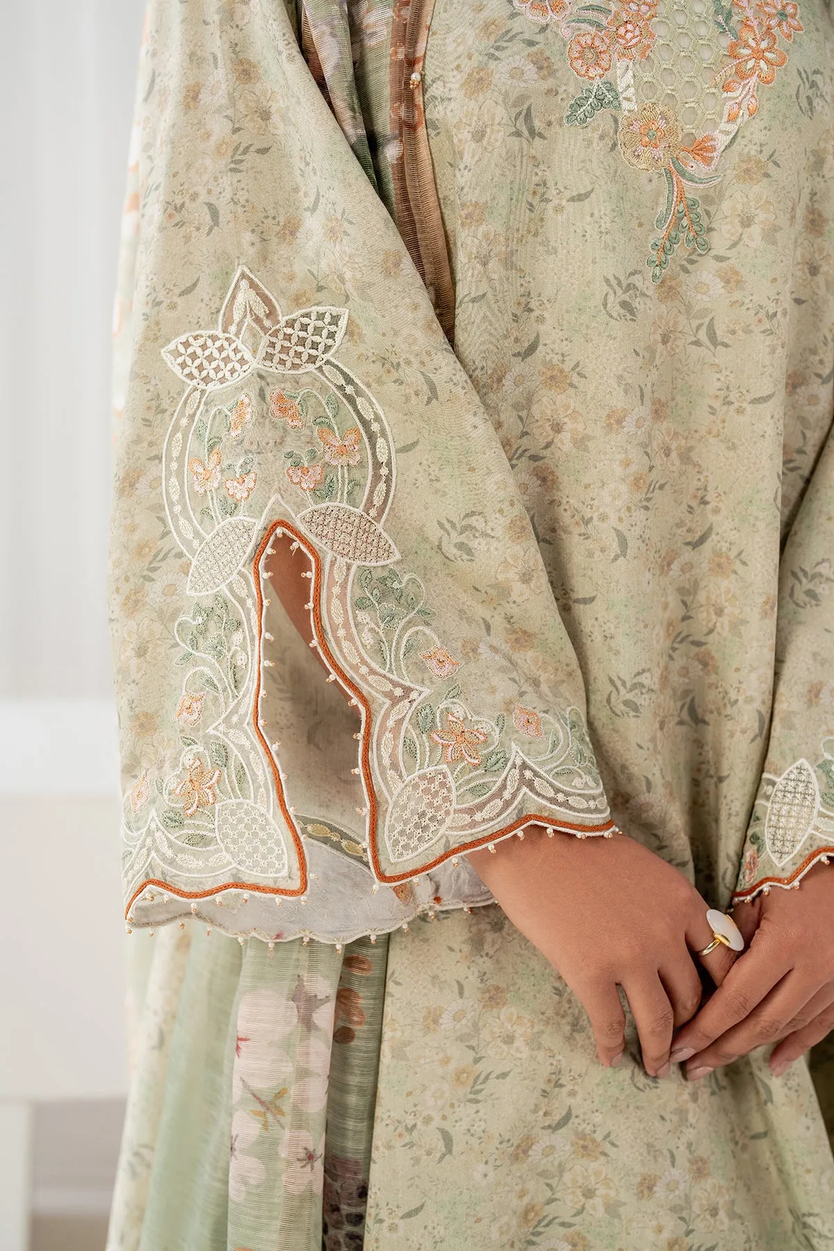 EMBROIDERED VISCOSE SILK SF-4047