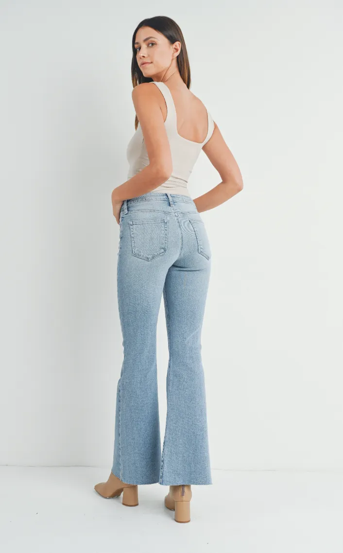 Mid Rise Bootcut Jean (lt denim)