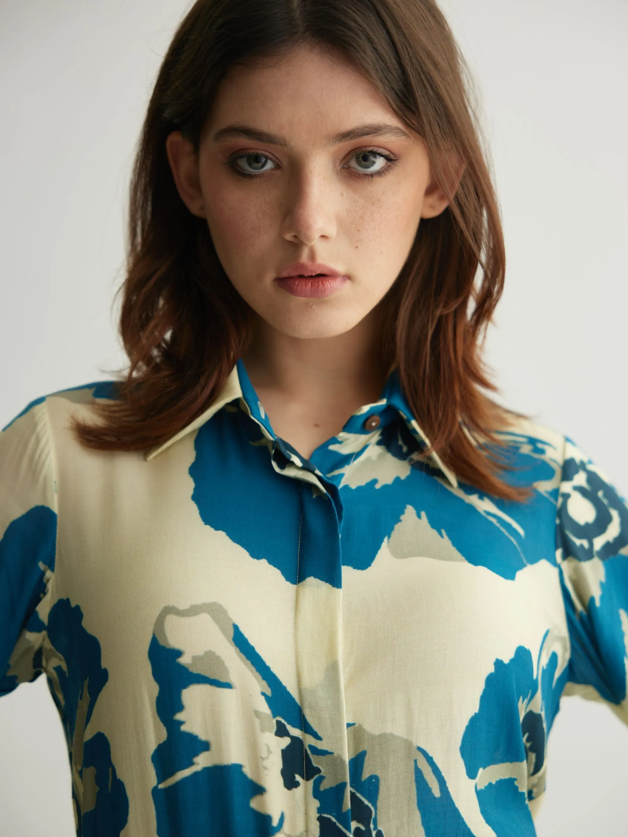 WHITE & BLUE FLORAL SHIRT
