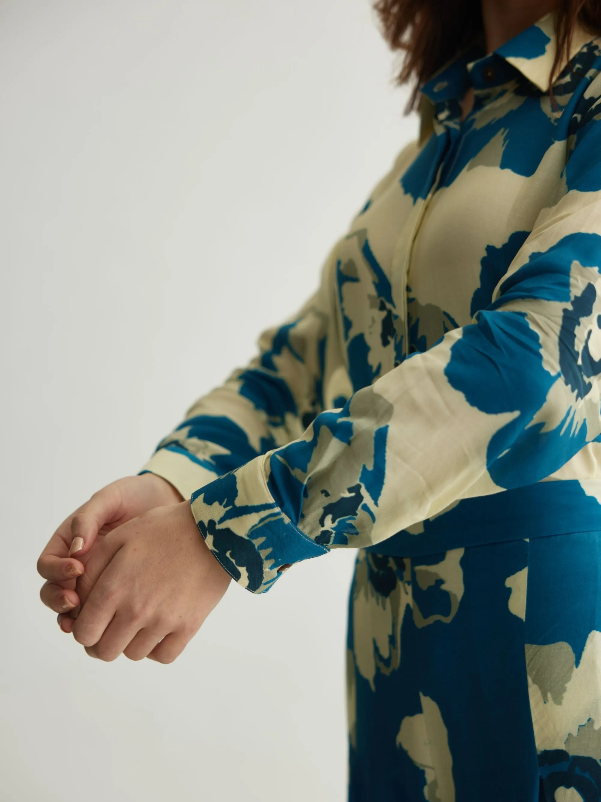 WHITE & BLUE FLORAL SHIRT
